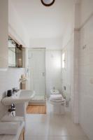 A bathroom at B&B Maggiore 58