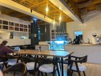 Kuchyň nebo kuchyňský kout v ubytování Westlands Luxe, Rooftop Pool, Gym, 13th Floor Views