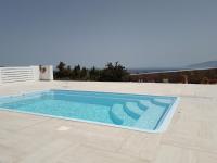 Bazén v ubytovaní DreamCatcher Sea view mini pool Paros alebo v jeho blízkosti