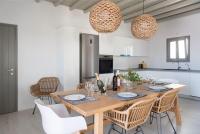 Kuchnia lub aneks kuchenny w obiekcie Rising Sun sea view Villa near the beach Paros