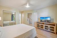 Ein Bett oder Betten in einem Zimmer der Unterkunft Seascape Boardwalk Villa 277