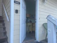 eine Tür, die in ein Zimmer mit einem Schreibtisch führt in der Unterkunft Beautiful Two Bedroom, Two Bathroom First Floor Condo in Gulf Shores! in Gulf Shores