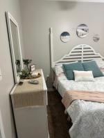 Ein Bett oder Betten in einem Zimmer der Unterkunft Beautiful Two Bedroom, Two Bathroom First Floor Condo in Gulf Shores!