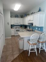 Küche&#47;Küchenzeile in der Unterkunft Beautiful Two Bedroom, Two Bathroom First Floor Condo in Gulf Shores!