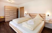 Seehotel und Appartements Schnöllerにあるベッド