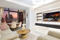 TV a/nebo společenská místnost v ubytování Infinity Pool & Burj Khalifa View l Luxe Paramount