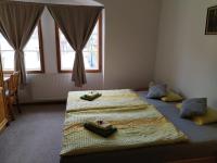 Postel nebo postele na pokoji v ubytování Hotel U Zvonu