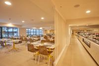 Un restaurante u otro lugar para comer en Alua Calvia Mallorca