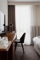 Postel nebo postele na pokoji v ubytování Kimpton De Witt Amsterdam by IHG