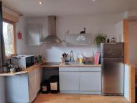 Kuchyňa alebo kuchynka v ubytovaní Appartement cosy, au calme, axe Annecy - Genève