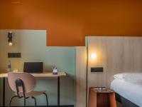 Postel nebo postele na pokoji v ubytování Ibis Styles Zaragoza Ramiro I