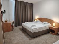 Postel nebo postele na pokoji v ubytování Hotel Legie