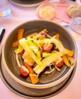 een kom eten met groenten op tafel bij Hotiday Mykonos Fanari in Mykonos-stad