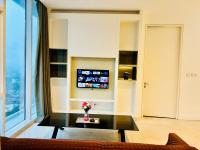 Platinum Aman Tokyoにあるテレビまたはエンターテインメントセンター