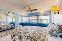 Ein Bett oder Betten in einem Zimmer der Unterkunft Oyster Lane Hideout