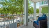 Ein Balkon oder eine Terrasse in der Unterkunft The Bluefin - Luxury Beach Home!