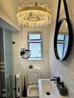 C'est La Vie Boutique Hotelにあるバスルーム