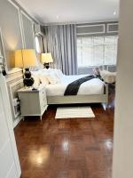 C'est La Vie Boutique Hotelにあるベッド
