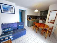 Kuchnia lub aneks kuchenny w obiekcie Appartement avec Piscine, Parking Privé, Lave-Vaisselle – À 150m de la Plage - FR-1-702-36