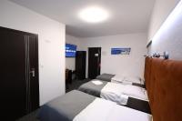 Łóżko lub łóżka w pokoju w obiekcie Hotel Junior