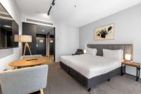 Clarion Apartments South Melbourneにあるベッド