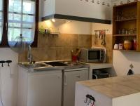 Kuchnia lub aneks kuchenny w obiekcie Gîte La loge 142 route de CARPENTRAS 84210 VENASQUE