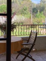 Balkon lub taras w obiekcie Gîte La loge 142 route de CARPENTRAS 84210 VENASQUE