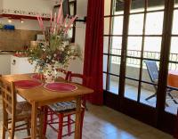 Kuchnia lub aneks kuchenny w obiekcie Gîte La loge 142 route de CARPENTRAS 84210 VENASQUE