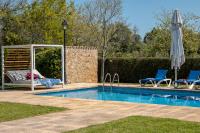 Bazén v ubytování Villa La Sort Gran in Pollensa By homevillas360 nebo v jeho okolí
