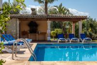 Bazén v ubytování Villa La Sort Gran in Pollensa By homevillas360 nebo v jeho okolí