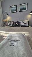 Posteľ alebo postele v izbe v ubytovaní Apartament Black-White