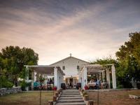 un matrimonio all'aperto in una chiesa con un edificio bianco di Villa Atalis 50 by Menorcarentals a Son Bou