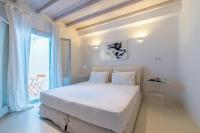 Posteľ alebo postele v izbe v ubytovaní Villa Aegean Lighthouse