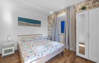Posteľ alebo postele v izbe v ubytovaní Holiday Home Murter 18 With Seaview