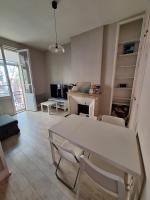 Posedenie v ubytovaní Appartement Pont des Catalans
