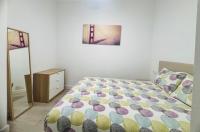 Postel nebo postele na pokoji v ubytování COQUETO APARTAMENTO EN EL CENTRO DE CADIZ