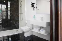 A bathroom at Hotel La Casa de Los Mosaicos