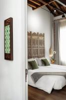 A bed or beds in a room at Hotel La Casa de Los Mosaicos