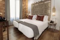 A bed or beds in a room at Hotel La Casa de Los Mosaicos