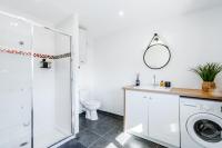 Kúpeľňa v ubytovaní Appartement La Baule Pornichet Terrasse - Cuisine - Calme - Wifi - Parking Gratuit