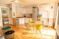 Kuchyň nebo kuchyňský kout v ubytování Tarifa Cozy House - Beach & Parking