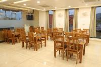 Restaurace v ubytování Bageshwar Insignia