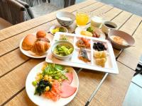 ホテルの敷地内または近くでの食事または食べ物