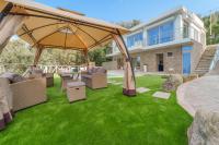 Vonkajšia záhrada v ubytovaní Villa Liam con Piscina - Goelba