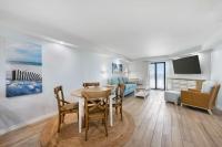 Ein Sitzbereich in der Unterkunft Best Western Plus Beach Resort