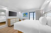 Ein Bett oder Betten in einem Zimmer der Unterkunft Best Western Plus Beach Resort