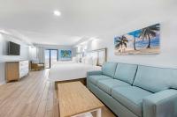 Ein Sitzbereich in der Unterkunft Best Western Plus Beach Resort