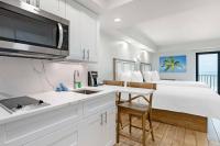 Ein Bett oder Betten in einem Zimmer der Unterkunft Best Western Plus Beach Resort