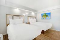 Ein Bett oder Betten in einem Zimmer der Unterkunft Best Western Plus Beach Resort
