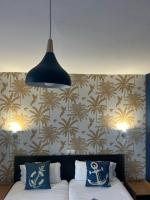 A bed or beds in a room at Hostal Baleàric
